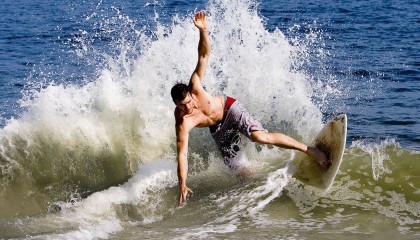 开云在线-“简阳文体中心：羽毛球赛事中演绎速度与精准的完美结合”