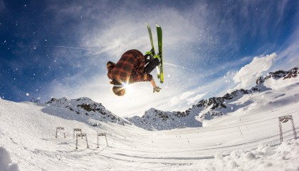 开云体育最新地址-田径赛事引入电子计时与成绩实时更新，田径比赛计时记录方法